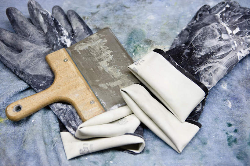 无人,工厂,横图,俯视,室内,特写,白天,工作服,制服,安全,静物,防护,手套,刷子,肮脏,保护,油漆刷,脏,保险,保全,周全,安稳,安定,防护手套,工作制服,平安,彩图,高角度拍摄,工作套服,工地,制造厂