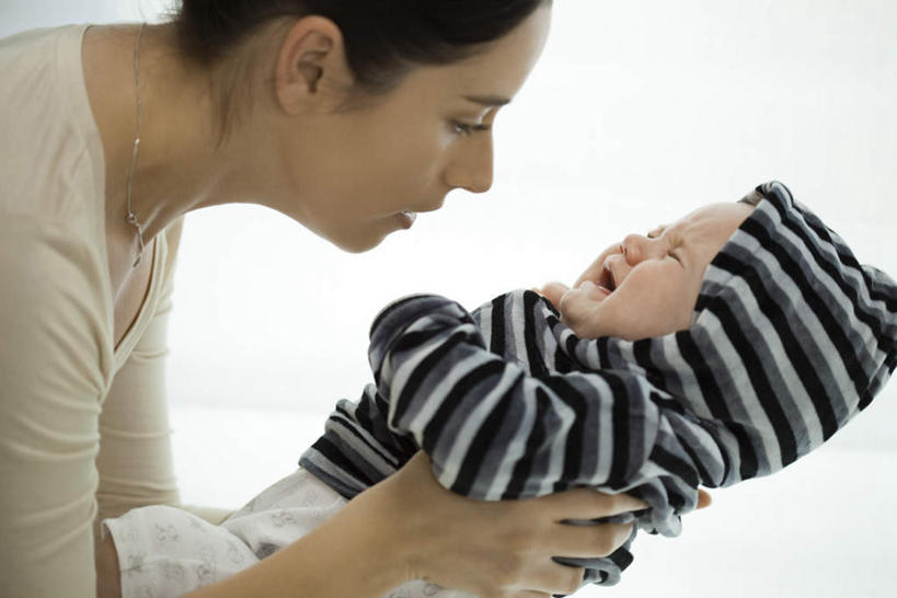 西方人,婴儿,儿童,两个人,母亲,女儿,抱,哭,横图,室内,白天,侧面,纯洁,欧洲,欧洲人,相视,小孩,母女,面对面,可爱,母爱,活泼,抱着,对视,搂着,宝宝,相对,纯真,烂漫,无邪,相看,伶俐,天真,年轻女性,女人,女性,白种人,孩子,怀抱,搂,搂抱,相抱,拥抱,半身,彩图,哭泣,哭啼