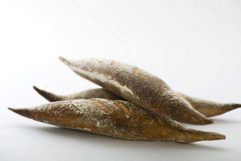 点心,面包,无人,横图,俯视,室内,特写,白天,白色背景,一堆,堆叠,堆积,法式,食品,面点,食物,糕点,三个,摄影,影棚,堆,长面包,彩图,高角度拍摄,影棚拍摄,拍摄