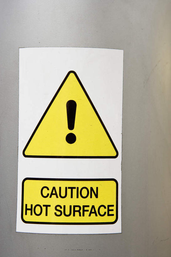 无人,工厂,竖图,室内,白天,正面,指示牌,英文,标志,文字,标识,黄色,英文字母,彩图,工地,制造厂