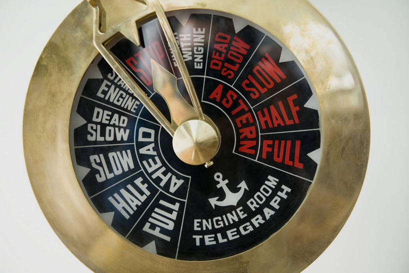 无人,横图,室内,特写,白天,白色背景,正面,通讯,机器,静物,标志,数字,文字,字符,指针,通讯设备,标识,红色,白色,发动机,机械,金色,通信,摄影,阿拉伯数字,影棚,富贵,电报,仪表盘,忠诚,富丽,名誉,荣华,交流,仪表,沟通,彩图,影棚拍摄,拍摄