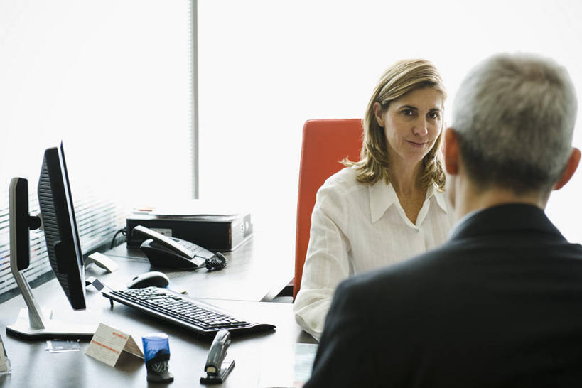 西方人,背部,两个人,同事,商务人士,商务男性,商务女性,办公室,坐,笑,微笑,横图,室内,白天,正面,衬衫,成功,合作,团队,集体,信心,电脑,显示器,鼠标,键盘,窗户,家具,桌子,椅子,欧洲,欧洲人,连接,组合,套装,网络,办公桌,办公用品,订书机,注视,输入设备,通讯设备,队伍,玻璃窗,相视,会议椅,观察,看,面对面,台式电脑,观看,对视,链接,办公椅,察看,领导,装订,互视,成就,关注,拼接,杠杆,拼凑,通信设备,相对,商务装,合伙,领袖,订书器,工薪阶层,输出设备,相看,办公家具,拼合,凑集,聚合,撮合,链结,缝合,商务椅,培训椅,男人,男性,女人,女性,中年男性,中年女性,白种人,白领,上班族,坐着,半身,彩图,衬衣