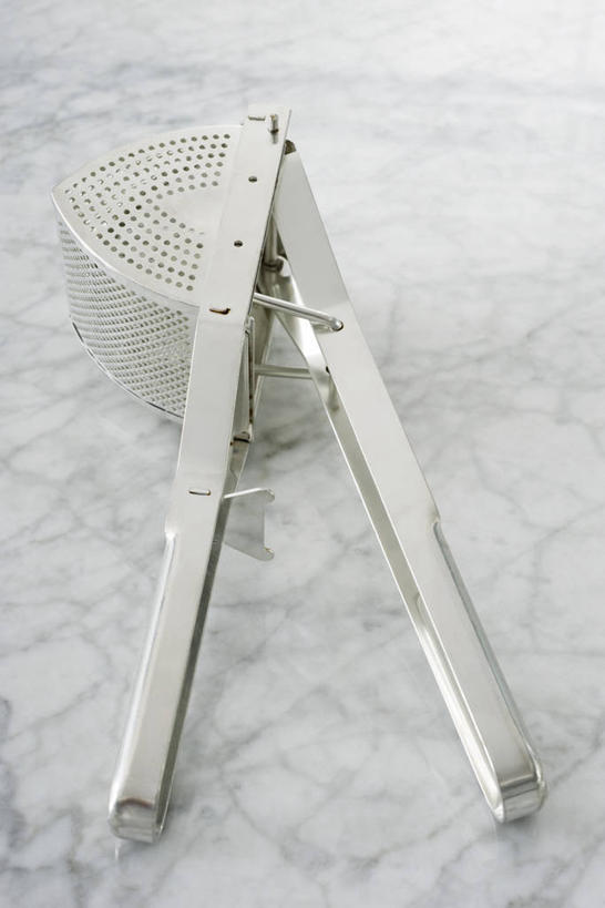 无人,竖图,室内,特写,白天,正面,静物,厨具,金属制品,阴影,反射,金属,工具,影子,一个,摄影,影棚,单个,捣蒜器,压蒜器,捻蒜器,蒜泥器,蒜蓉器,彩图,影棚拍摄,拍摄