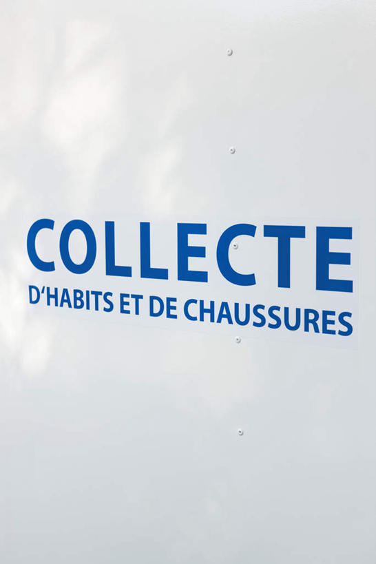 无人,竖图,室外,特写,白天,正面,指示牌,标志,文字,字母,标识,蓝色,白色,彩图