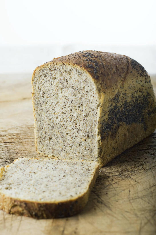 点心,面包,无人,竖图,俯视,室内,特写,白天,木制,食品,面点,案板,砧板,食物,糕点,木制品,罂粟籽,横截面,剖面,截面,截面图形,罂子粟,阿芙蓉,彩图,高角度拍摄,米囊,御米