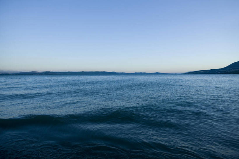 无人,横图,室外,白天,正面,旅游,度假,海浪,海洋,美景,瑞士,欧洲,阴影,波纹,光线,影子,景观,浪花,水平线,辽阔,海平线,涟漪,娱乐,蓝色,蓝天,水纹,天空,阳光,自然,海水,波浪,天,享受,休闲,广阔,景色,放松,晴朗,一望无际,自然风光,海景,中欧,万里无云,水晕,瑞士联邦,无边无际,一马平川,大海,风浪,海,海水的波动,近岸浪,涌浪,晴空,晴空万里,彩图,水天相接,水天一线