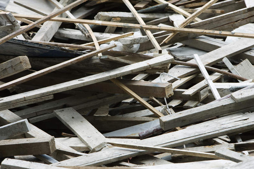 无人,横图,室外,特写,白天,正面,建筑,一堆,阴影,堆叠,堆积,光线,材料,木板,木条,木头,影子,阳光,堆,彩图