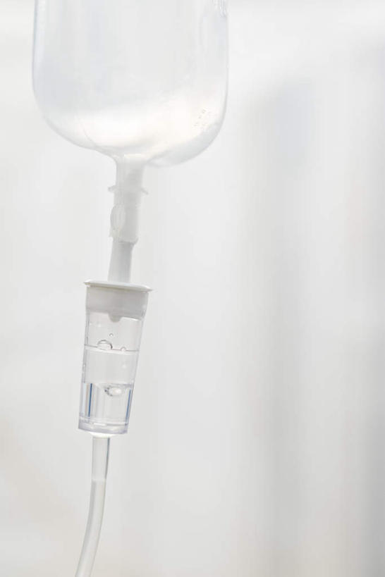无人,医院,竖图,室内,特写,白天,白色背景,正面,静物,朦胧,模糊,一个,瓶子,塑料制品,塑料瓶,摄影,影棚,单个,输液,医疗机构,输液瓶,静脉输液,彩图,影棚拍摄,拍摄,病院,诊所,点滴