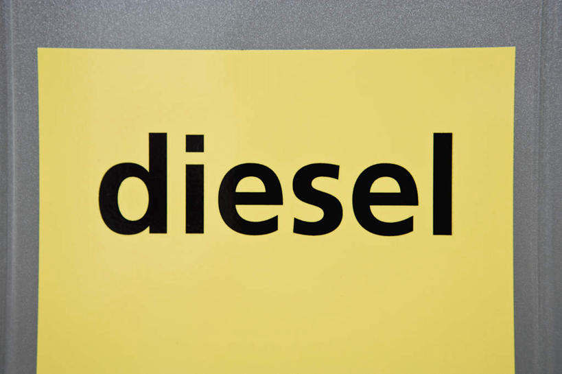 无人,横图,室外,白天,正面,石油,一排,整齐,英文,标志,文字,字符,字母,标识,排列,黄色,黑色,加油站,英文字母,燃料,队列,化石燃料,彩图