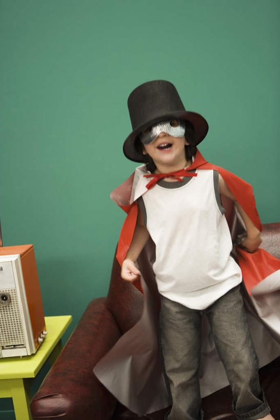 西方人,儿童,脸,头,脸颊,一个人,魔术师,站,竖图,室内,白天,正面,纯洁,帽子,欧洲,欧洲人,仅一个男性,仅一个人,服装,墙,拿,拿着,休闲装,礼帽,墙壁,墙面,小孩,衣服,绿色,站着,仅一个小孩,休闲,休闲服,可爱,童年,童趣,模仿,遮,服饰,正义,魔术,遮挡,变戏法,超人,魔法棒,童真,烂漫,无邪,遮盖,遮蔽,超级英雄,英雄,超能力,公理,天真,男孩,男人,男性,白种人,孩子,头部,脸部,脸蛋,面部,魔术大师,站立,半身,彩图,男生