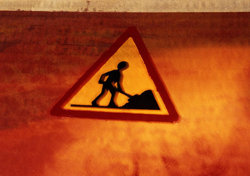 无人,横图,室内,白天,正面,标志,三角形,文字,字符,字母,墙,标识,墙壁,墙面,一个,红色,单个,彩图