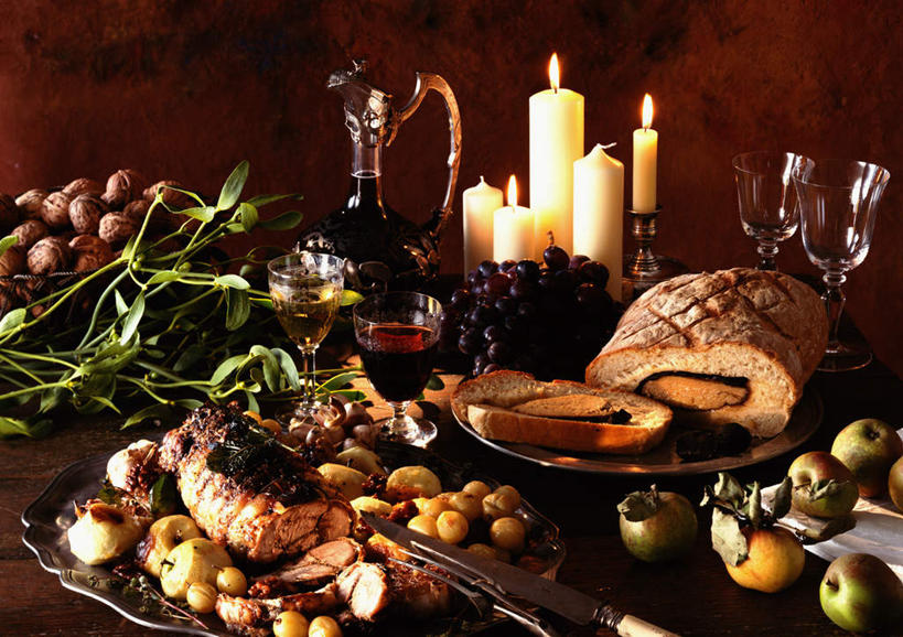 葡萄酒,无人,横图,俯视,室内,特写,白天,烹饪,西餐,餐桌,桌子,苹果,葡萄,静物,杯子,餐具,蜡烛,水果,火焰,烛光,勺子,肉,料理,食品,果实,燃烧,羊肉,菜肴,美食,肉类,玻璃制品,食物,水杯,调羹,汤匙,碗,点燃,西式,佳肴,餐台,肉食,鹅肝酱,玻璃杯,山葫芦,蒲桃,草龙珠,彩图,高角度拍摄