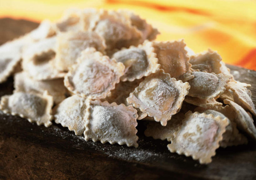 无人,餐厅,横图,室内,特写,白天,正面,烹饪,西餐,餐桌,桌子,静物,一堆,许多,堆叠,堆积,料理,食品,菜肴,美食,食物,西式,摄影,佳肴,影棚,餐台,堆,意大利馄饨,彩图,影棚拍摄,拍摄,餐馆,饭店,饭馆