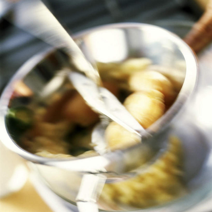 无人,方图,俯视,室内,特写,白天,蔬菜,土豆,静物,厨具,一堆,许多,不锈钢,堆积,朦胧,模糊,新鲜,食品,食物,有机食品,绿色食品,堆,馍馍蛋,洋芋,山药蛋,马铃薯,彩图,高角度拍摄,调理用具