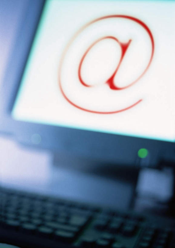 无人,竖图,室内,特写,白天,正面,通讯,电脑,显示器,鼠标,键盘,数据,桌面,阴影,朦胧,模糊,反射,传输,网络,标志,文字,影子,字符,字母,输入设备,通讯设备,标识,台式电脑,一台,通信设备,输出设备,线缆,彩图