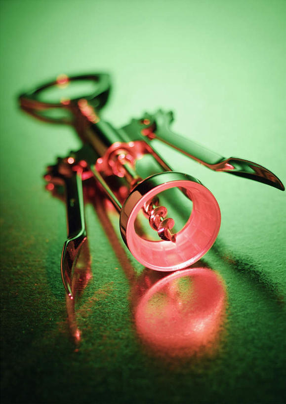 无人,竖图,俯视,室内,特写,白天,白色背景,静物,阴影,反射,光线,金属,开瓶器,影子,开瓶,一个,摄影,影棚,单个,开启,启瓶器,瓶启,彩图,高角度拍摄,影棚拍摄,拍摄,酒具