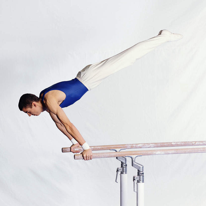 西方人,一个人,运动员,方图,室内,白天,白色背景,侧面,锻炼,运动,双杠,欧洲,欧洲人,仅一个男性,仅一个人,撑,握,体操,抬腿,运动器械,仅一个年轻男性,健身器械,力量,握着,摄影,影棚,支撑,悬空,撑着,健美,健身器材,体操运动员,体操服,体操运动,横杆,体育,男人,男性,年轻男性,白种人,体育运动员,运动选手,彩图,全身,影棚拍摄,健身,拍摄,运动器材