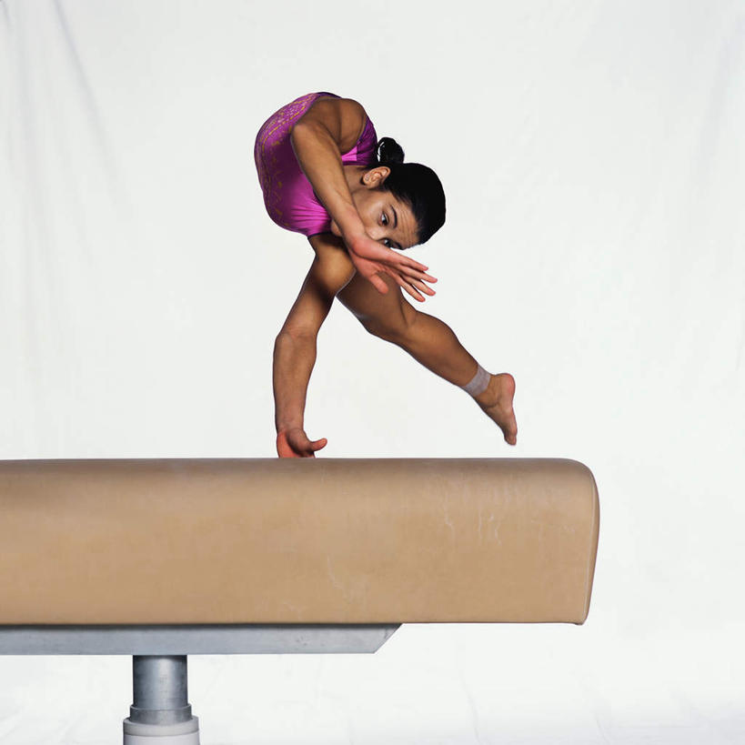 西方人,一个人,运动员,方图,室内,白天,白色背景,正面,锻炼,运动,平衡木,欧洲,欧洲人,仅一个年轻女性,仅一个女性,仅一个人,撑,倒立,体操,运动器械,健身器械,平衡,摄影,影棚,形体,撑着,健美,健身器材,塑形,体操运动员,翻转,体操服,体操运动,柔韧,体育,年轻女性,女人,女性,白种人,体育运动员,运动选手,半身,彩图,影棚拍摄,健身,拍摄,运动器材