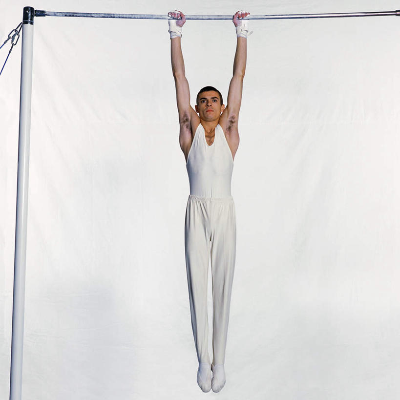 西方人,一个人,运动员,方图,室内,白天,白色背景,正面,锻炼,运动,单杠,欧洲,欧洲人,仅一个男性,仅一个人,握,体操,半空,运动器械,仅一个年轻男性,健身器械,力量,腾空,握着,摄影,影棚,支撑,悬空,健美,健身器材,体操运动员,体操服,体操运动,横杆,体育,男人,男性,年轻男性,白种人,体育运动员,运动选手,彩图,全身,影棚拍摄,健身,拍摄,运动器材