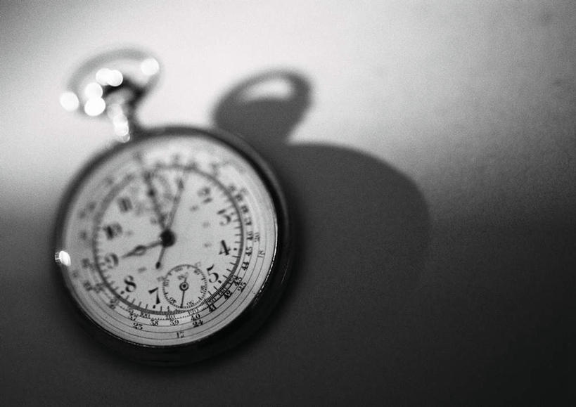 无人,横图,俯视,黑白,室内,特写,白天,桌面,桌子,静物,计时器,阴影,时间,反射,光线,圆形,影子,指针,计时,秒表,一个,摄影,影棚,单个,定时器,准确,精准,高角度拍摄,影棚拍摄,拍摄