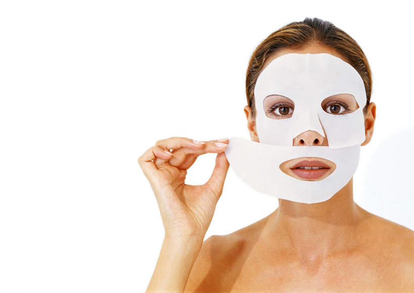 西方人,脸,头,脸颊,一个人,站,拉,横图,室内,特写,白天,白色背景,正面,化妆,美容,欧洲,欧洲人,仅一个年轻女性,仅一个女性,仅一个人,护肤,拉扯,美白,化妆品,清洁,站着,保养,享受,休闲,面膜,放松,去角质,保健,摄影,影棚,保湿,滋润,护肤品,去死皮,舒缓,养颜,片状,片状面膜,去污,控油,紧肤,嫩肤,祛痘,去痘,祛角质,抗衰,再生,增白,补水,祛斑,抗皱,防皱,除皱,去皱,年轻女性,女人,女性,白种人,头部,脸部,脸蛋,面部,站立,半身,彩图,影棚拍摄,拍摄