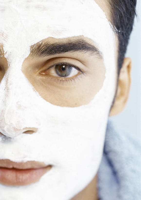 西方人,脸,头,脸颊,一个人,站,竖图,室内,特写,白天,白色背景,正面,化妆,美容,欧洲,欧洲人,仅一个男性,仅一个人,护肤,美白,仅一个年轻男性,白色,化妆品,清洁,站着,保养,享受,休闲,面膜,放松,去角质,保健,摄影,影棚,保湿,滋润,护肤品,去死皮,舒缓,养颜,膏状,膏状面膜,去污,控油,紧肤,嫩肤,祛痘,去痘,祛角质,抗衰,再生,增白,补水,祛斑,抗皱,防皱,除皱,去皱,男人,男性,年轻男性,白种人,头部,脸部,脸蛋,面部,站立,半身,彩图,影棚拍摄,拍摄