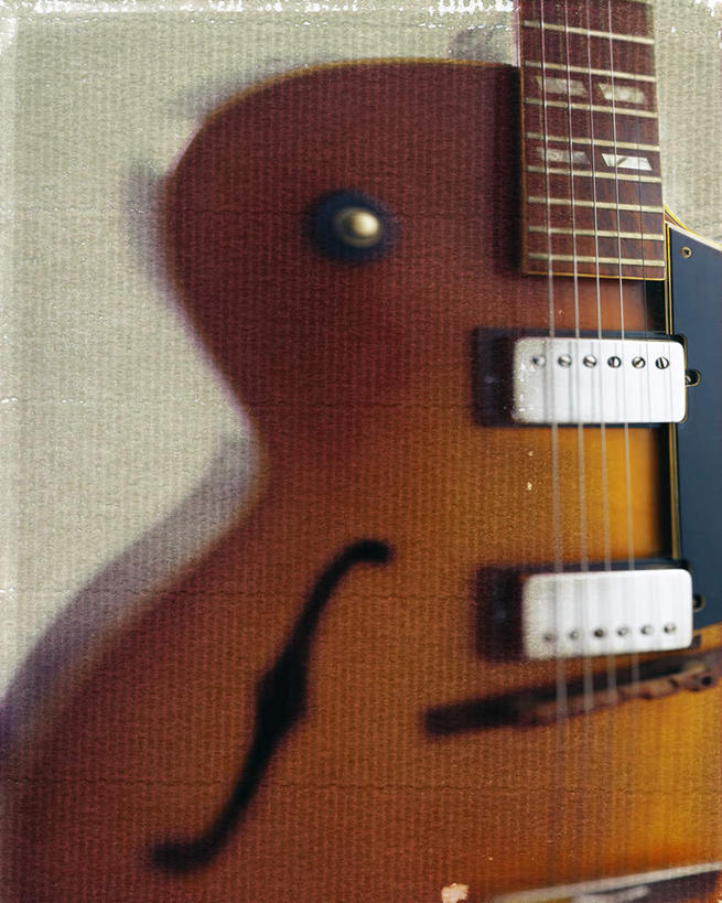 无人,竖图,室内,特写,白天,正面,静物,一把,吉他,乐器,弦乐器,摄影,影棚,琴弦,弹拨弦鸣乐器,彩图,影棚拍摄,拍摄,弹拨弦乐器