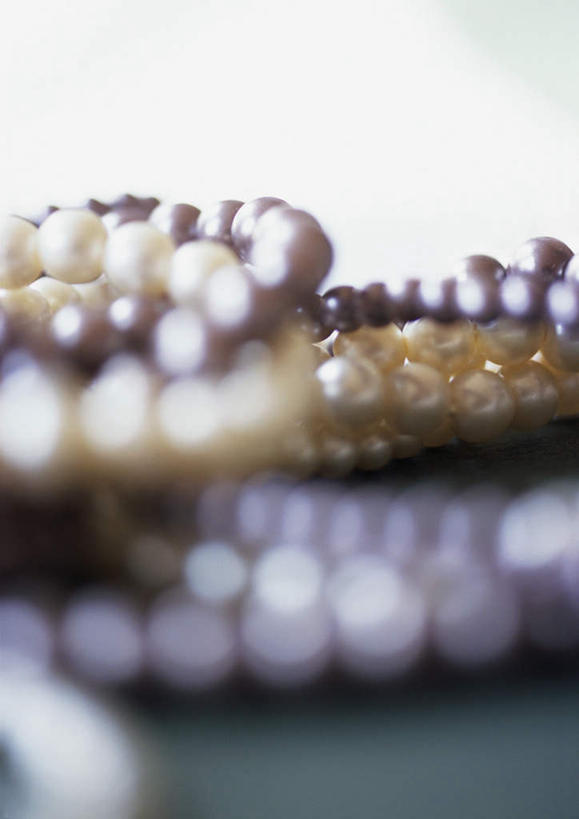 无人,竖图,俯视,室内,特写,白天,静物,一堆,堆叠,堆积,朦胧,模糊,珠子,两串,摄影,影棚,佛珠,堆,彩图,高角度拍摄,影棚拍摄,拍摄