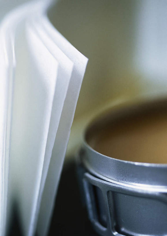 无人,竖图,俯视,室内,特写,白天,化妆,美容,静物,护肤,朦胧,模糊,记事本,本子,笔记本,保养,享受,休闲,放松,保健,摄影,影棚,养颜,蜜蜡,脱毛蜜蜡,彩图,高角度拍摄,影棚拍摄,拍摄