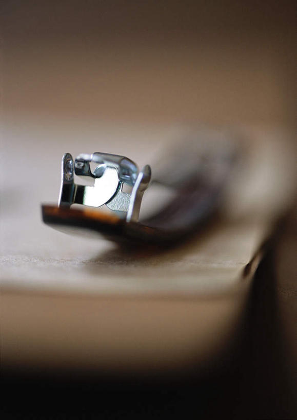 无人,竖图,俯视,室内,特写,白天,化妆,美容,静物,护肤,朦胧,模糊,发夹,保养,享受,休闲,放松,保健,摄影,影棚,养颜,彩图,高角度拍摄,影棚拍摄,拍摄