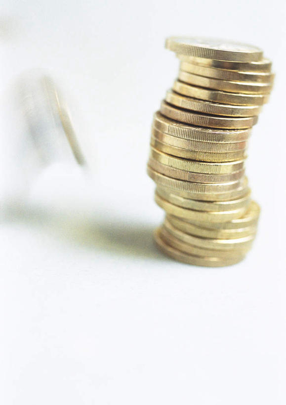 无人,竖图,俯视,室内,特写,白天,白色背景,钱,静物,一排,许多,朦胧,模糊,弯曲,整齐,钱币,排列,叠加,金融,摄影,影棚,经济,堆,队列,流通,贸易,货币,现金,硬币,彩图,高角度拍摄,影棚拍摄,拍摄