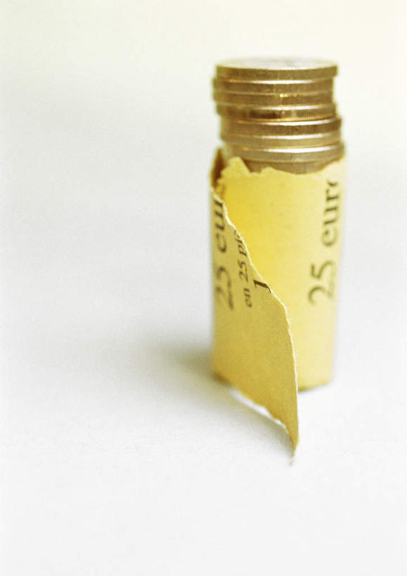 无人,竖图,室内,特写,白天,白色背景,正面,钱,静物,许多,包裹,包装,标志,钱币,文字,纸,字符,字母,标识,叠加,金融,摄影,影棚,经济,流通,贸易,货币,现金,硬币,彩图,影棚拍摄,拍摄