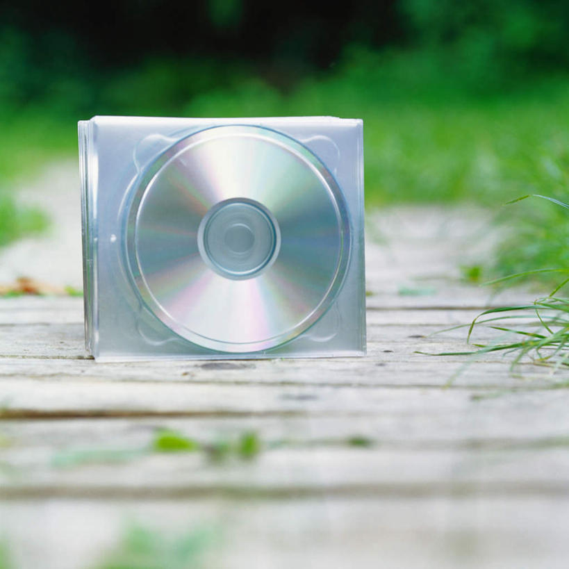 无人,方图,室外,特写,白天,正面,数据,草地,草坪,植物,道路,路,静物,一张,朦胧,模糊,信息,光盘,木板,小路,光碟,交通,存储介质,草,绿色,碟片,存储,光盘盒,彩图