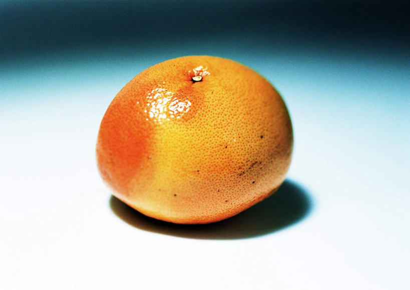 无人,横图,俯视,室内,特写,白天,白色背景,桌面,水果,阴影,新鲜,反射,影子,生食,食品,果实,葡萄柚,食物,一个,黄色,西柚,球体,摄影,有机食品,绿色食品,影棚,单个,朱栾,彩图,高角度拍摄,影棚拍摄,拍摄