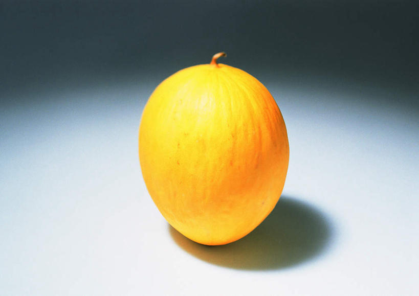 无人,横图,俯视,室内,特写,白天,白色背景,桌面,水果,阴影,新鲜,反射,影子,生食,食品,果实,甜瓜,食物,一个,球体,橙色,香瓜,摄影,有机食品,绿色食品,影棚,单个,甘瓜,彩图,高角度拍摄,影棚拍摄,拍摄