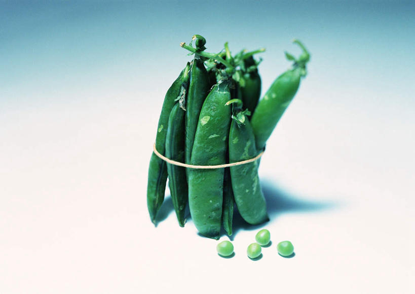 无人,横图,俯视,室内,特写,白天,白色背景,植物,桌面,蔬菜,一根,许多,阴影,堆叠,新鲜,反射,影子,豆类,豆子,豌豆,食品,荷兰豆,食物,摄影,有机食品,绿色食品,影棚,堆,捆绑,雪豆,豆科,寒豆,毕豆,麻累,国豆,小寒豆,麦豌豆,彩图,高角度拍摄,影棚拍摄,拍摄,橡皮筋