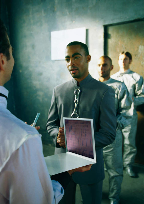 西方人,背部,四个人,伙伴,同事,朋友,科学家,站,捧,笑,说,微笑,露齿笑,竖图,室内,白天,正面,工作服,制服,讨论,友谊,成功,合作,团队,集体,信心,电脑,笔记本电脑,实验,门,欧洲,欧洲人,一排,敲打,握,阴影,研究,整齐,光线,科学,网络,影子,墙,实验室,研究室,拿,拿着,输入,通讯设备,队伍,墙壁,墙面,排列,阳光,门框,打字,站着,握着,点击,一台,敲击,科研,无线,领导,成就,队列,化验,通信设备,无线网络,检验,合伙,领袖,研究所,无线上网,便携式电脑,科学研究者,化验室,检验室,工作制服,交流,友情,按键,手提电脑,男人,男性,年轻男性,白种人,科学工作者,端,端着,沟通,讲话,交谈,捧着,商讨,手捧,说话,谈话,站立,半身,彩图,工作套服