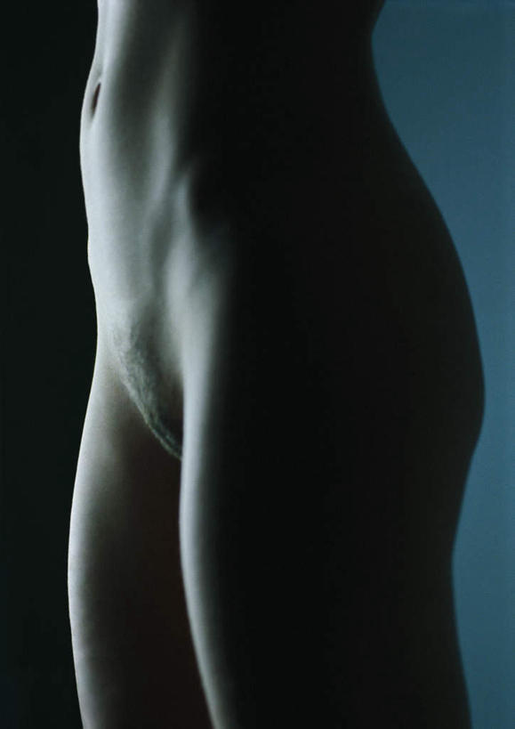 西方人,腰,腿部,腿,一个人,站,竖图,室内,特写,白天,侧面,性感,欧洲,欧洲人,仅一个年轻女性,仅一个女性,仅一个人,阴影,蓝色背景,光线,影子,灯光,黄色,站着,美女,诱惑,摄影,影棚,皮肤,尤物,年轻女性,女人,女性,白种人,腰部,站立,半身,彩图,影棚拍摄,拍摄,美人