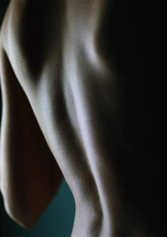 西方人,背部,背,一个人,站,竖图,室内,特写,白天,性感,欧洲,欧洲人,仅一个年轻女性,仅一个女性,仅一个人,阴影,蓝色背景,光线,影子,灯光,裸露,肩膀,背面,黄色,站着,美女,诱惑,摄影,影棚,赤裸,皮肤,裸,尤物,年轻女性,女人,女性,白种人,站立,半身,彩图,影棚拍摄,拍摄,美人