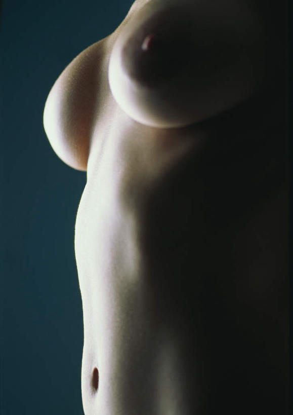 西方人,胸,腹部,一个人,站,竖图,室内,特写,白天,侧面,性感,欧洲,欧洲人,仅一个年轻女性,仅一个女性,仅一个人,阴影,蓝色背景,光线,影子,灯光,裸露,黄色,站着,美女,诱惑,摄影,影棚,赤裸,皮肤,裸,尤物,年轻女性,女人,女性,白种人,腹,肚子,胸部,站立,半身,彩图,影棚拍摄,拍摄,美人