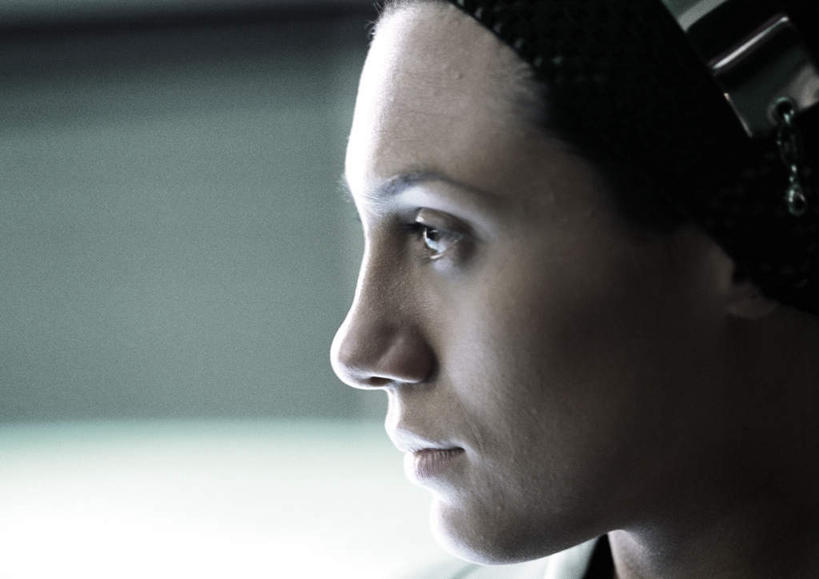 西方人,脸,头,脸颊,头发,一个人,商务人士,商务男性,办公室,站,笑,微笑,横图,室内,特写,白天,侧面,衬衫,欧洲,欧洲人,仅一个男性,仅一个人,阴影,套装,光线,瓷砖,地砖,影子,地面,注视,仅一个年轻男性,黑色,阳光,观察,看,站着,转头,观看,察看,关注,商务装,工薪阶层,男人,男性,年轻男性,白种人,头部,脸部,脸蛋,面部,白领,上班族,站立,半身,彩图,衬衣