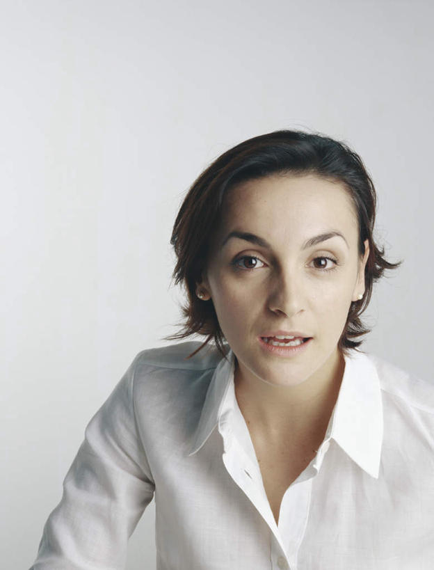 西方人,脸,头,脸颊,头发,一个人,商务人士,商务女性,坐,笑,微笑,露齿笑,竖图,室内,特写,白天,白色背景,正面,欧洲,欧洲人,仅一个年轻女性,仅一个女性,仅一个人,套装,惊讶,墙,注视,墙壁,墙面,黑色,观察,看,张嘴,摄影,影棚,观看,察看,关注,商务装,张大嘴巴,工薪阶层,年轻女性,女人,女性,白种人,头部,脸部,脸蛋,面部,白领,上班族,张开嘴,坐着,半身,彩图,影棚拍摄,拍摄