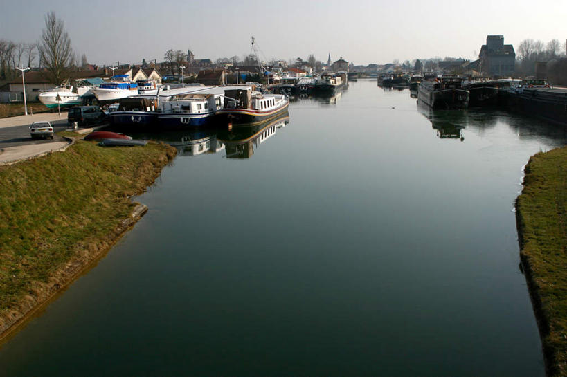 帆船,无人,横图,室外,白天,正面,旅游,度假,草地,草坪,河流,美景,水,船,法国,欧洲,河水,景观,水流,云,云朵,云彩,娱乐,草,蓝色,白云,蓝天,天空,自然,交通工具,天,享受,休闲,景色,放松,勃艮第,自然风光,法兰西共和国,法兰西第五共和国,勃艮第大区,科多尔省,彩图