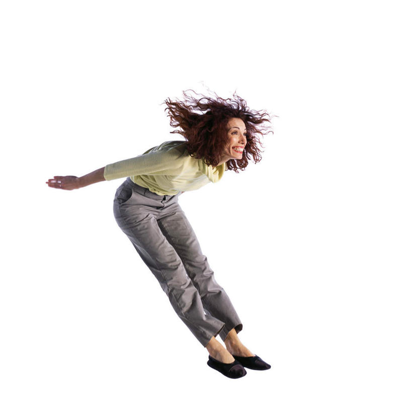 西方人,一个人,商务人士,商务女性,跳,笑,微笑,露齿笑,方图,室内,白天,白色背景,正面,衬衫,锻炼,运动,跳远,欧洲,欧洲人,仅一个年轻女性,仅一个女性,仅一个人,套装,半空,摄影,影棚,商务装,工薪阶层,体育,年轻女性,白种人,年轻人,白领,上班族,跳跃,彩图,全身,影棚拍摄,衬衣,健身,拍摄