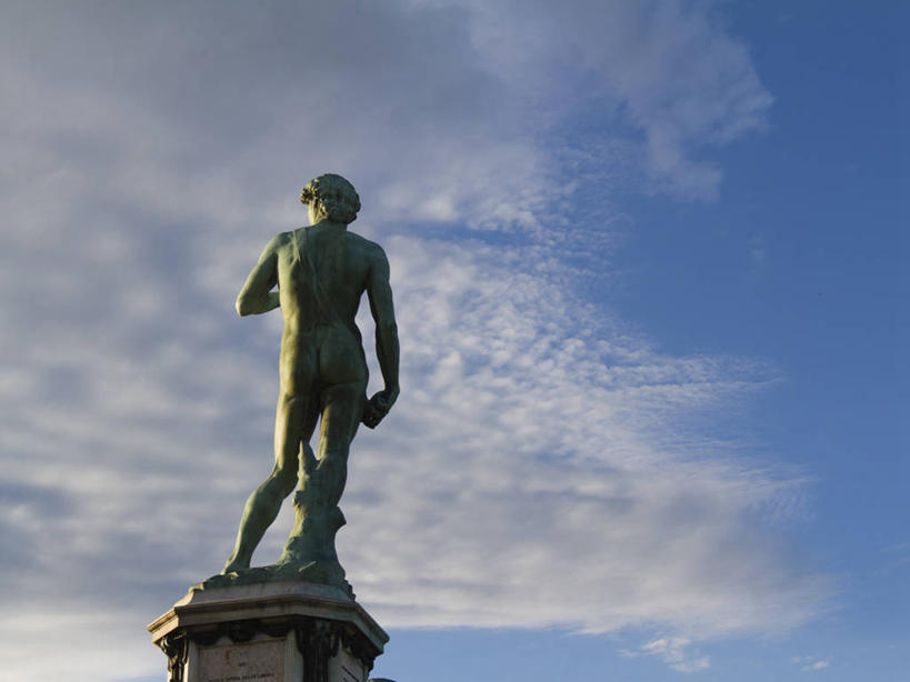 西方人,一个人,无人,站,横图,室外,白天,仰视,旅游,度假,名胜古迹,标志建筑,地标,建筑,雕塑,意大利,佛罗伦萨,欧洲,欧洲人,仅一个男性,仅一个人,阴影,遗迹,艺术,装饰,光线,雕刻,雕像,影子,云,云朵,云彩,古迹,文物,娱乐,建设,古建筑,裸露,仅一个年轻男性,蓝色,白云,蓝天,天空,阳光,工艺品,天,站着,享受,休闲,旅游胜地,放松,晴朗,纪念,美术,托斯卡纳,南欧,主题,裸,陈列,古文明,意大利共和国,首府,功能,美学,百花之城,翡冷翠,托斯卡纳大区,米开朗基罗广场,米开朗琪罗广场,男人,男性,年轻男性,白种人,晴空,站立,彩图,低角度拍摄,全身