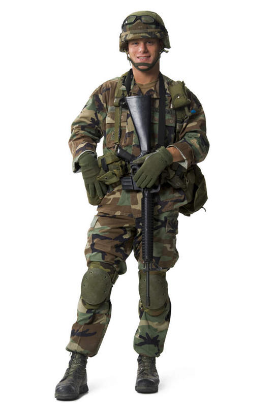 西方人,一个人,站,竖图,室内,白天,白色背景,正面,竞争,帽子,欧洲,欧洲人,仅一个男性,仅一个人,士兵,对抗,握,冲突,枪支,头盔,拿,拿着,注视,破坏,仅一个年轻男性,安全帽,观察,看,站着,武器,战争,握着,摄影,手枪,影棚,观看,损坏,察看,攻击,威胁,对立,关注,矛盾,兵器,迷彩服,军服,防御,枪械,来福枪,来复枪,弹夹,敌对,挫败,斗争,抗拒,抗衡,杀伤,威慑,兵士,子弹夹,伪装服,野战服,作战服,危险,男人,男性,年轻男性,白种人,站立,彩图,全身,影棚拍摄,拍摄