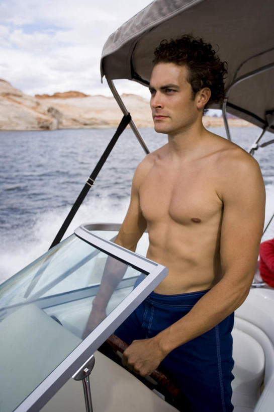 西方人,肌肉,健壮,一个人,站,笑,微笑,露齿笑,竖图,室外,白天,正面,机器,仪器,海浪,海洋,石头,山,山脉,船,欧洲,欧洲人,仅一个男性,仅一个人,阴影,裤子,光线,石子,影子,浪花,山峰,云,云朵,游艇,山峦,云彩,注视,设备,裸露,仅一个年轻男性,蓝色,白云,蓝天,天空,阳光,海水,方向盘,交通工具,群山,天,观察,驾驶,看,行驶,站着,健康,活力,力量,晴朗,观看,青春,控制,察看,强壮,关注,载具,裸,海景,沉积岩,水成岩,男人,男性,年轻男性,白种人,大海,风浪,海,海水的波动,近岸浪,石块,岩石,涌浪,晴空,站立,半身,彩图