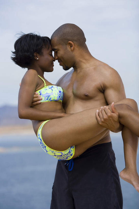 西方人,肌肉,健壮,两个人,站,闭眼,抱,吻,竖图,室外,白天,正面,泳装,比基尼,爱情,海浪,海洋,沙滩,欧洲,非洲,黑人,欧洲人,阴影,光线,沙子,影子,海岸,浪花,云,云朵,沙地,浪漫,云彩,裸露,蓝色,白云,蓝天,天空,阳光,海水,天,站着,健康,温暖,温馨,恩爱,活力,力量,恋人,晴朗,抱着,青春,和睦,搂着,强壮,裸,海景,男人,男性,年轻男性,年轻女性,女人,女性,非洲人,情侣,大海,风浪,海,海水的波动,海滩,近岸浪,涌浪,晴空,闭眼睛,闭着眼,闭着眼睛,怀抱,接吻,搂,搂抱,亲,亲吻,亲嘴,相抱,拥抱,站立,半身,彩图,三点式,泳衣,伴侣,融洽