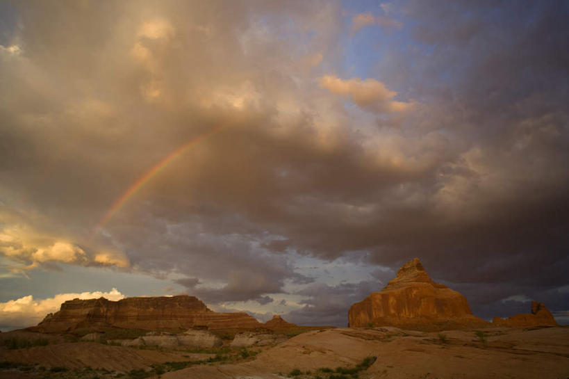无人,横图,室外,白天,仰视,旅游,度假,石头,美景,日落,沙漠,山,山脉,阴影,光线,石子,影子,景观,山顶,山峰,晚霞,霞光,落日,山峦,娱乐,阳光,自然,黄昏,群山,享受,休闲,景色,彩霞,放松,自然风光,沉积岩,颠峰,极峰,夕照,水成岩,大漠,砂漠,石块,岩石,夕阳,彩图,低角度拍摄,斜阳