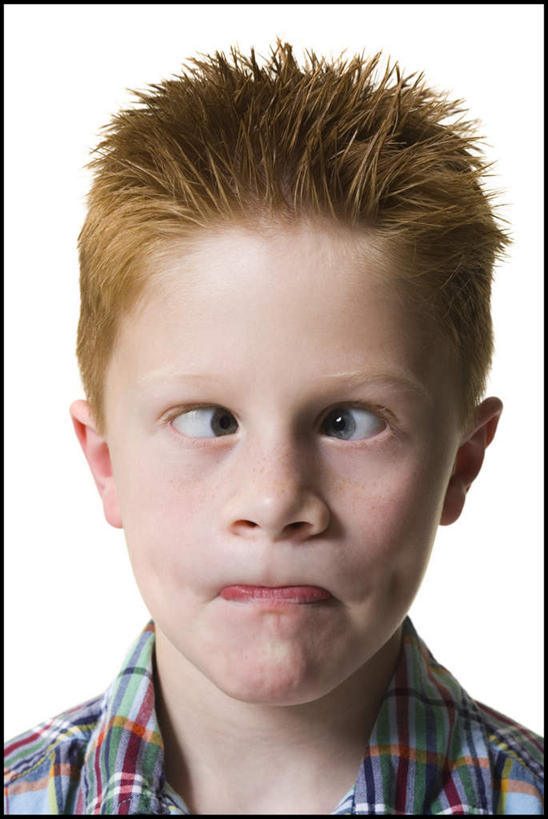 西方人,儿童,脸,头,眼睛,脸颊,头发,一个人,竖图,室内,特写,白天,白色背景,正面,纯洁,欧洲,欧洲人,瞳孔,仅一个男性,仅一个人,咬,服装,注视,休闲装,肩膀,小孩,衣服,观察,看,仅一个小孩,休闲,休闲服,金色,可爱,童年,童趣,眼部,摄影,服饰,影棚,观看,斗鸡眼,咬着,察看,关注,童真,烂漫,无邪,对眼,内斜,天真,男孩,男人,男性,白种人,孩子,头部,直发,脸部,脸蛋,面部,眼,半身,彩图,影棚拍摄,拍摄,短发,男生